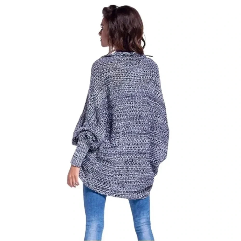 *NWOT* LEMODE | Black/White Oversized Flowy Batwing Sleeves Sweater Sz L (No Tag